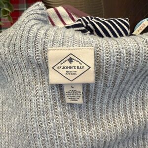 St. John's Bay Men's Light Gray Crewneck Sweater